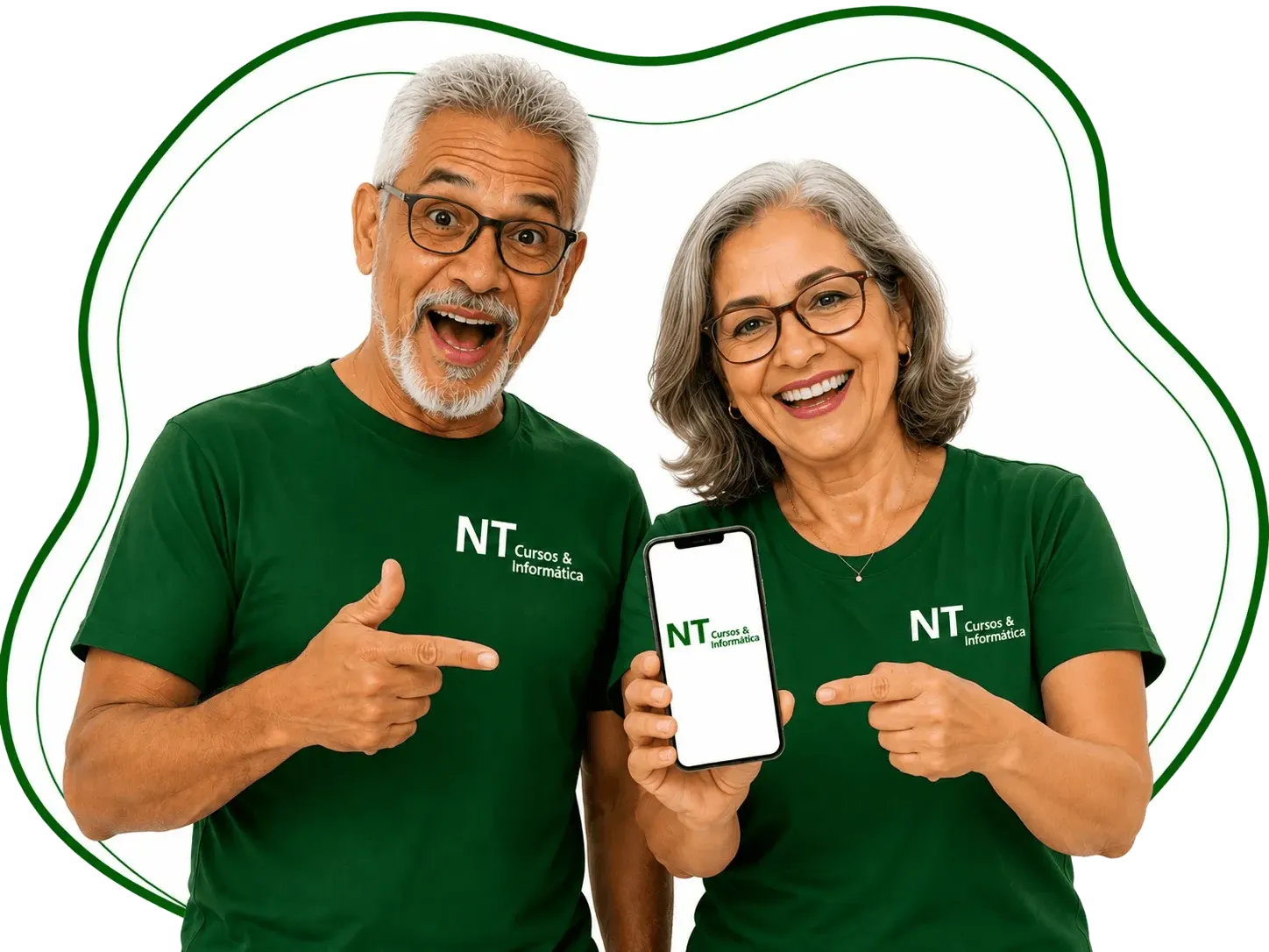 Alunos da melhor idade usando smartphone na NT Cursos